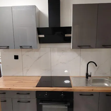 5 Seperate Shared Near Center Skytowe * 弗罗茨瓦夫