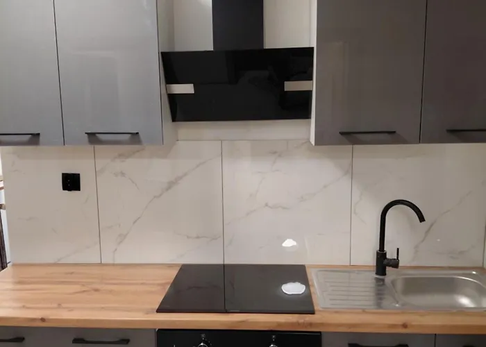 5 Seperate Shared Near Center Skytowe * 弗罗茨瓦夫