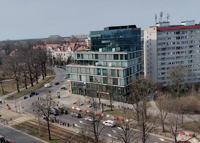 5 Seperate Shared Near Center Skytowe *