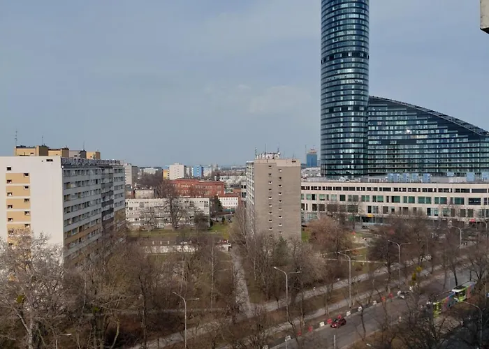 5 Seperate Shared Near Center Skytowe 弗罗茨瓦夫